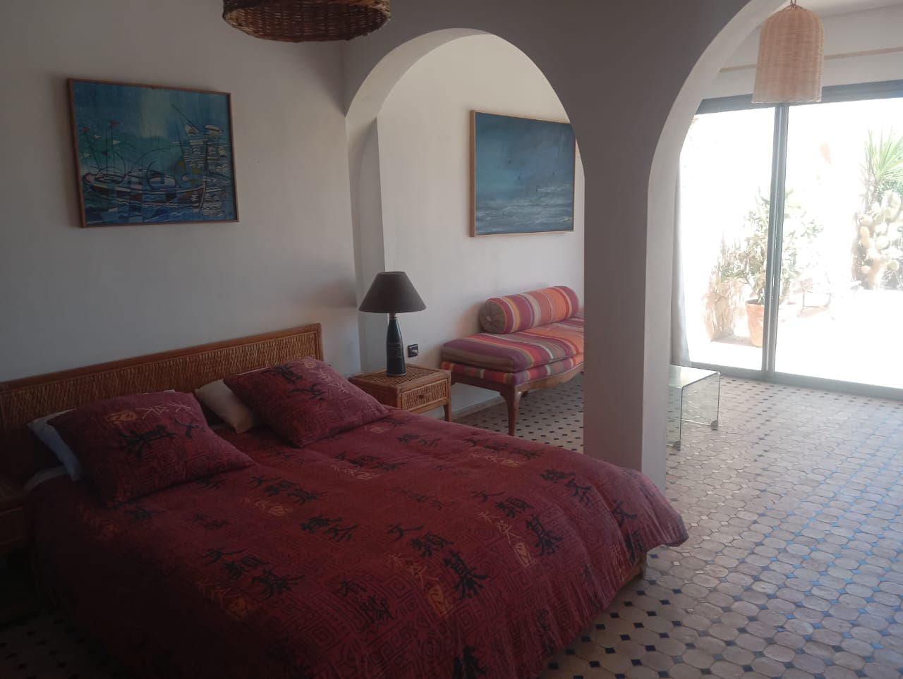 Master bedroom with traditional Moroccan arches