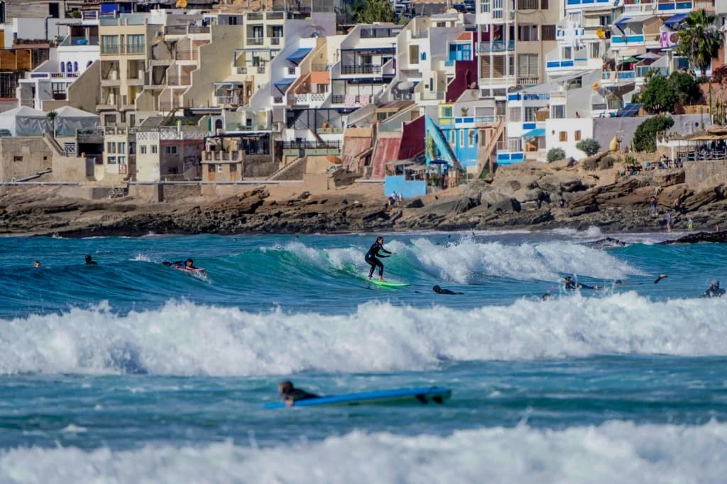 Surfing in Mirleft waves